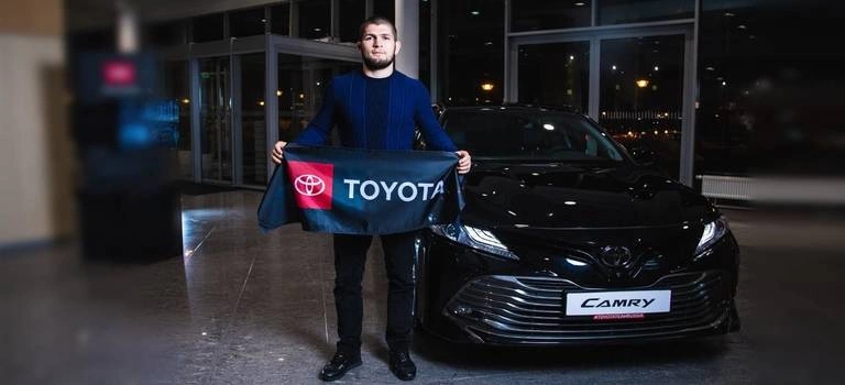 Toyota подписала соглашение о сотрудничестве с известным бойцом смешанных единоборств Хабибом Нурмагомедовым