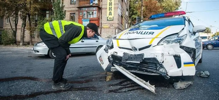 Новые украинские полицейские разбили больше половины патрульных Приусов