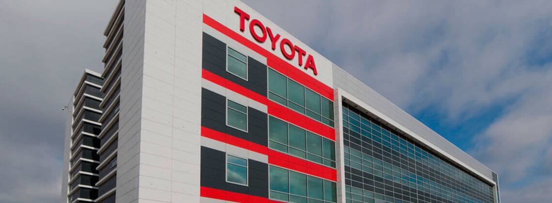 Изображение на странице Toyota подписала соглашение о сотрудничестве с известным бойцом смешанных единоборств Хабибом Нурмагомедовым Тойота Центр Нижний Новгород Восток